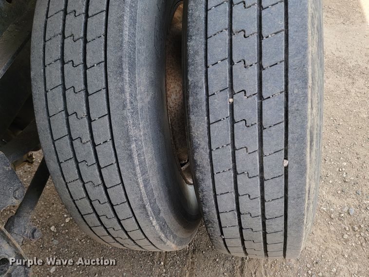 image for item LV9504 1998 Nu Van  flatbed trailer