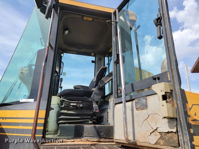 image for item LV9505 2000 Case 821C  wheel loader