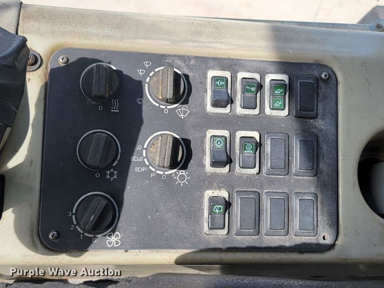 image for item LV9505 2000 Case 821C  wheel loader