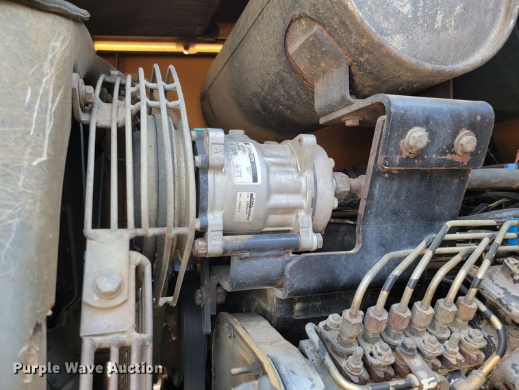 image for item LV9505 2000 Case 821C  wheel loader