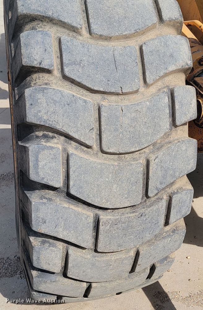 image for item LV9505 2000 Case 821C  wheel loader