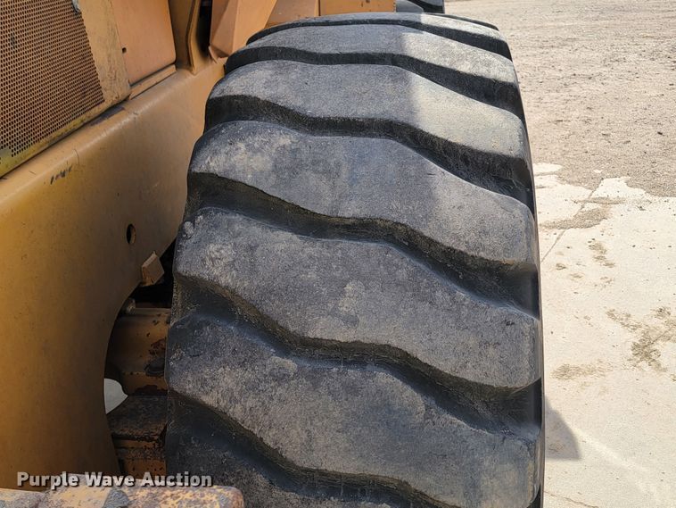 image for item LV9505 2000 Case 821C  wheel loader