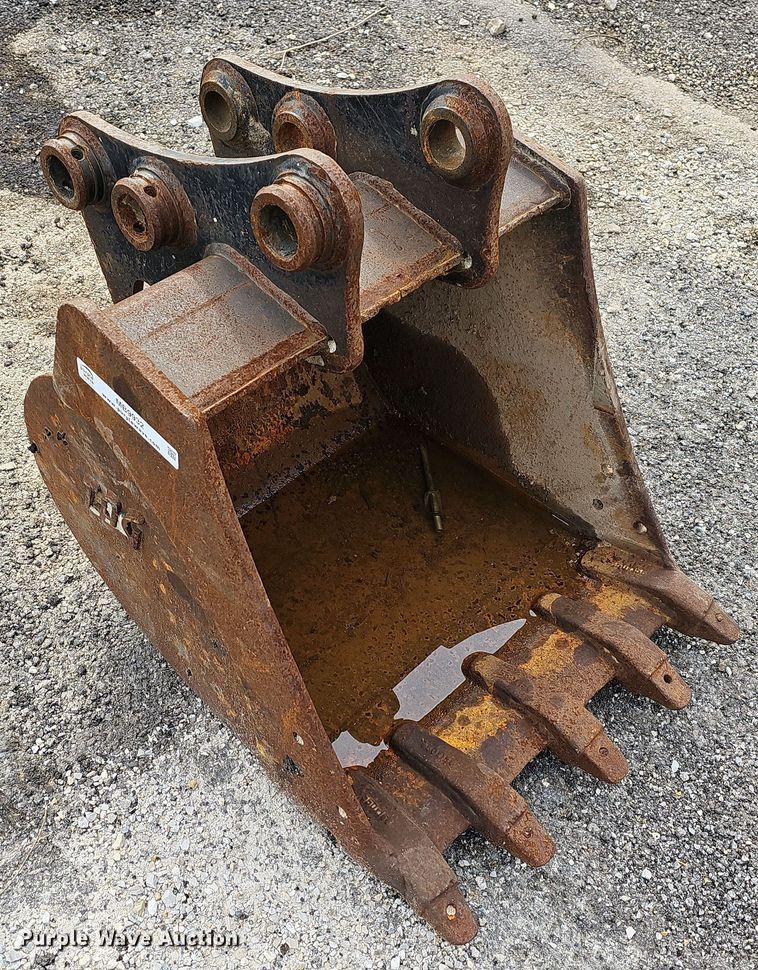 image for item MB9932 (2) backhoe buckets