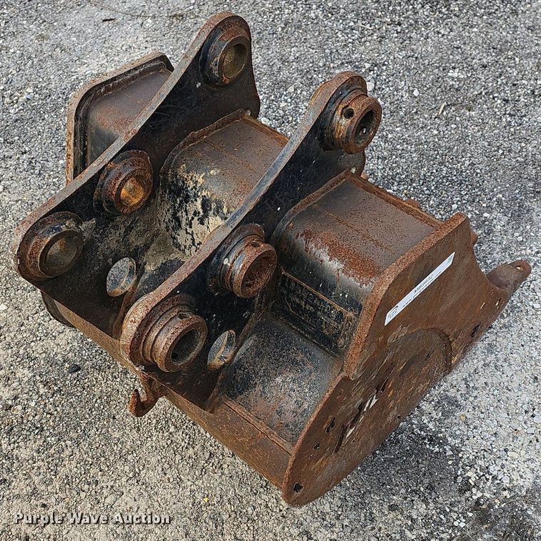 image for item MB9932 (2) backhoe buckets