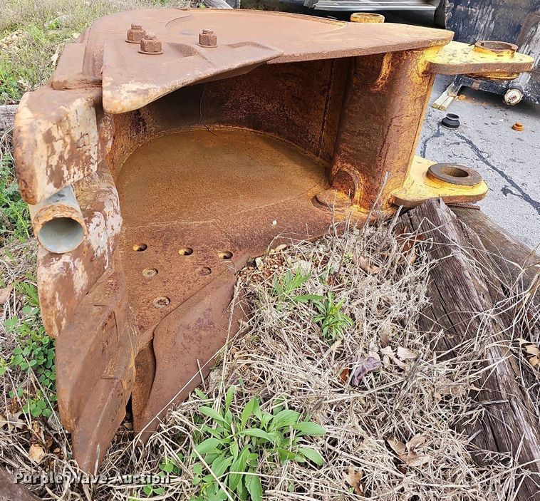 image for item MB9932 (2) backhoe buckets