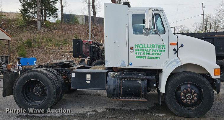 image for item MB9936 1991 International 8100  semi truck