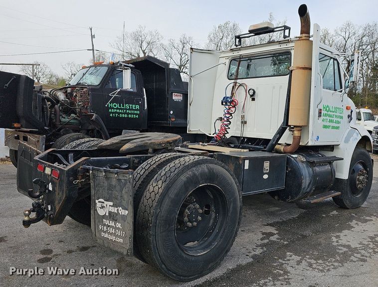 image for item MB9936 1991 International 8100  semi truck