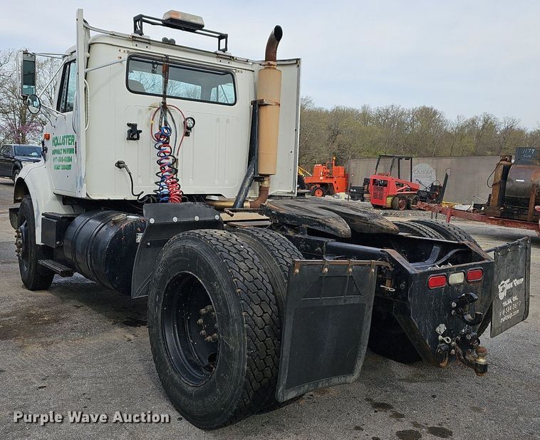 image for item MB9936 1991 International 8100  semi truck