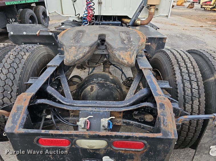 image for item MB9936 1991 International 8100  semi truck