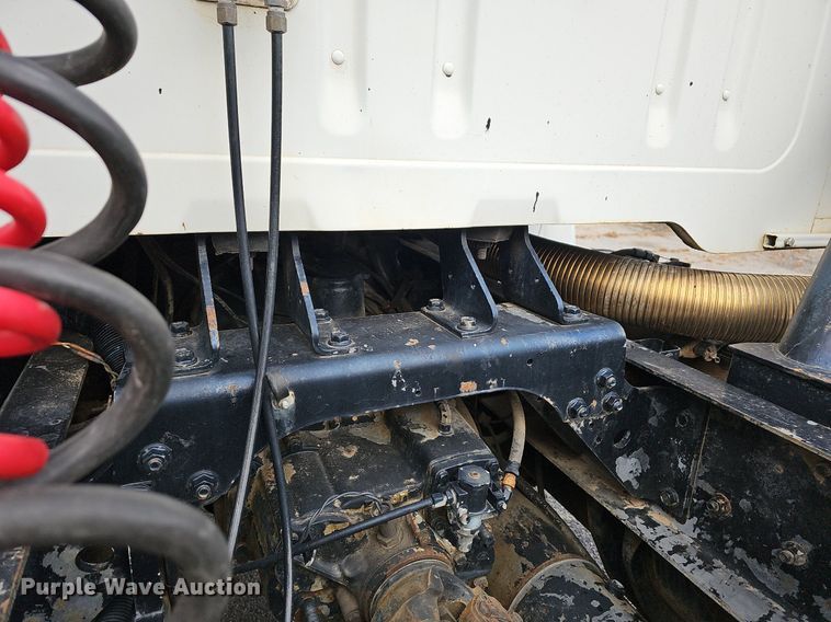 image for item MB9936 1991 International 8100  semi truck