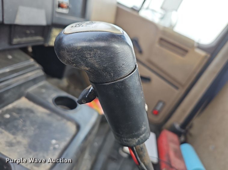 image for item MB9936 1991 International 8100  semi truck