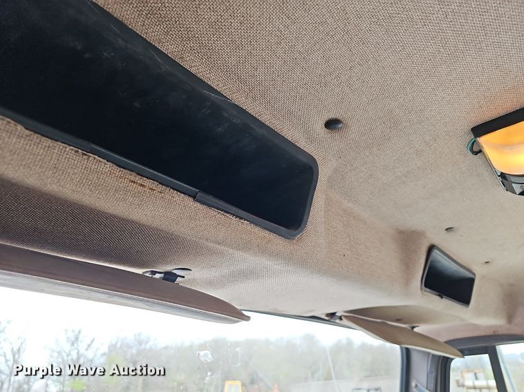 image for item MB9936 1991 International 8100  semi truck