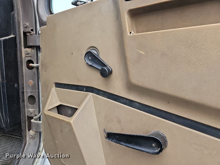 image for item MB9936 1991 International 8100  semi truck