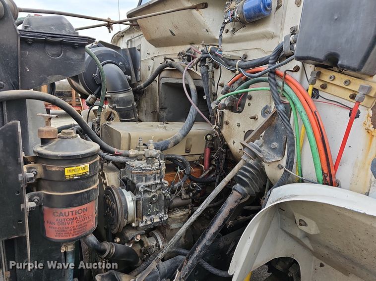 image for item MB9936 1991 International 8100  semi truck