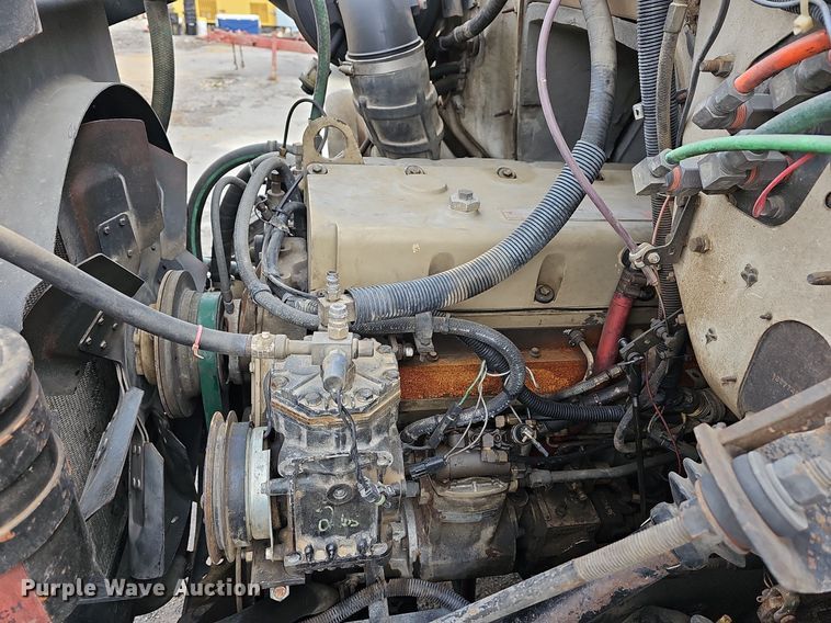 image for item MB9936 1991 International 8100  semi truck