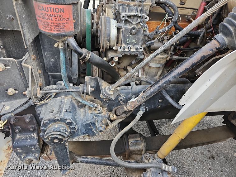 image for item MB9936 1991 International 8100  semi truck