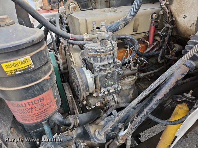 image for item MB9936 1991 International 8100  semi truck