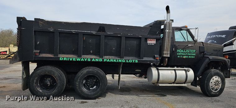 image for item MB9937 1981 GMC Brigadier  dump truck