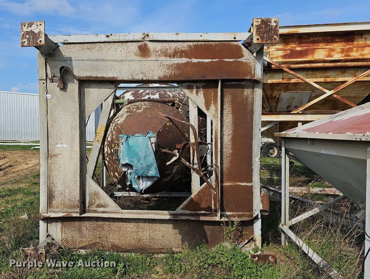 image for item MB9952 Stephen's Manufacturing Co.  concrete silo