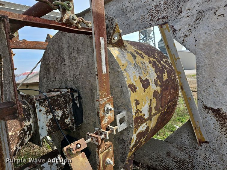 image for item MB9952 Stephen's Manufacturing Co.  concrete silo