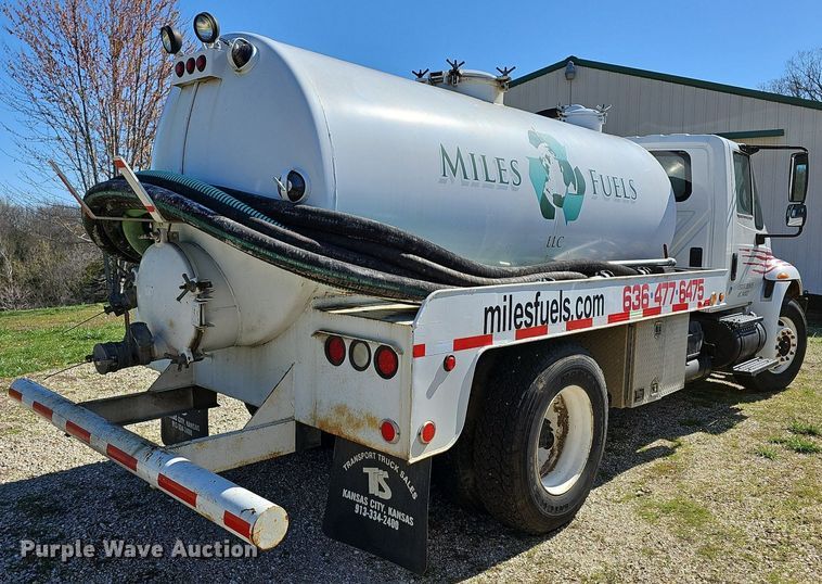 image for item MB9955 2007 International 4300  vacuum truck