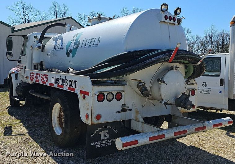 image for item MB9955 2007 International 4300  vacuum truck