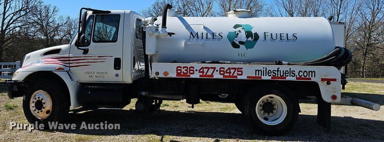 image for item MB9955 2007 International 4300  vacuum truck