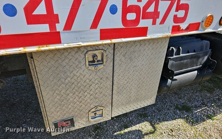 image for item MB9955 2007 International 4300  vacuum truck