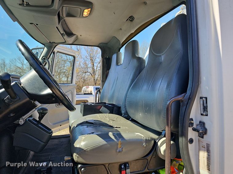 image for item MB9955 2007 International 4300  vacuum truck