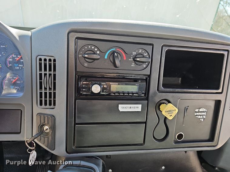 image for item MB9955 2007 International 4300  vacuum truck