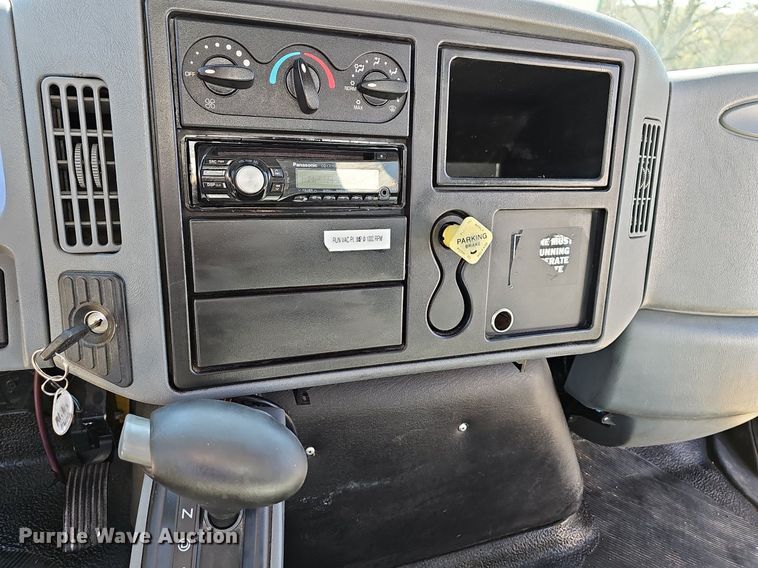 image for item MB9955 2007 International 4300  vacuum truck