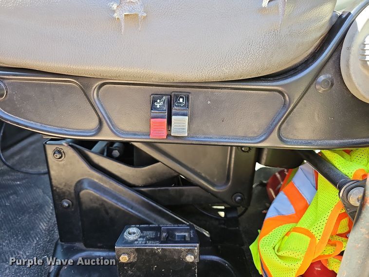 image for item MB9955 2007 International 4300  vacuum truck