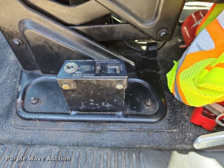 image for item MB9955 2007 International 4300  vacuum truck