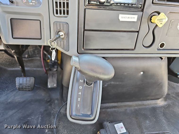 image for item MB9955 2007 International 4300  vacuum truck