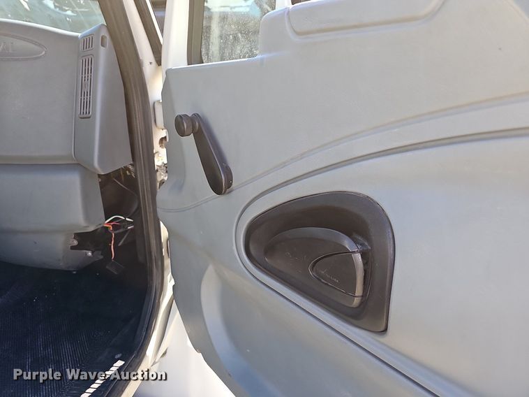 image for item MB9955 2007 International 4300  vacuum truck