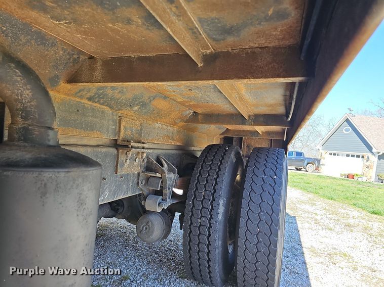 image for item MB9955 2007 International 4300  vacuum truck