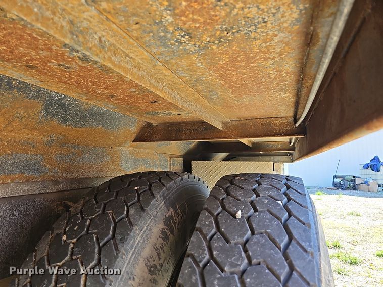 image for item MB9955 2007 International 4300  vacuum truck