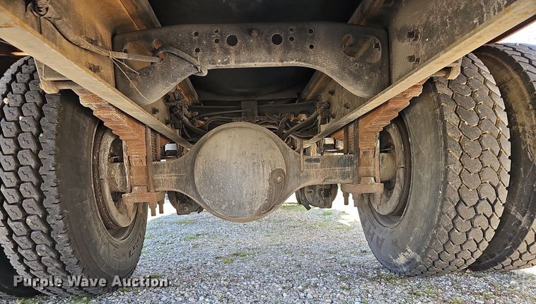 image for item MB9955 2007 International 4300  vacuum truck