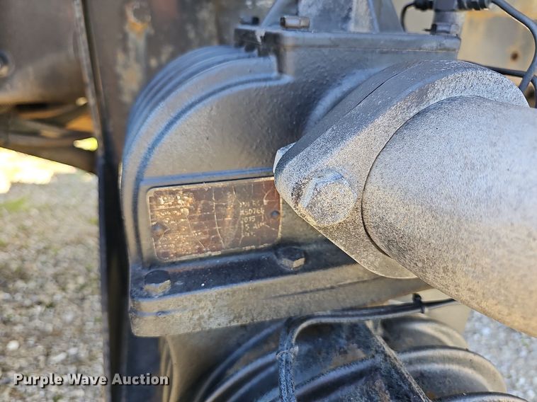 image for item MB9955 2007 International 4300  vacuum truck