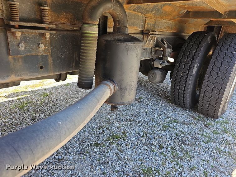 image for item MB9955 2007 International 4300  vacuum truck