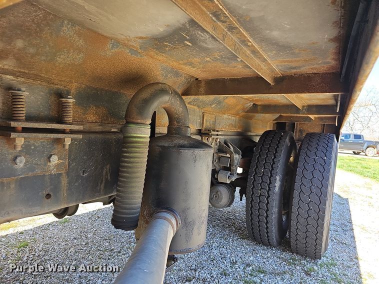 image for item MB9955 2007 International 4300  vacuum truck