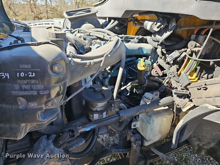 image for item MB9955 2007 International 4300  vacuum truck