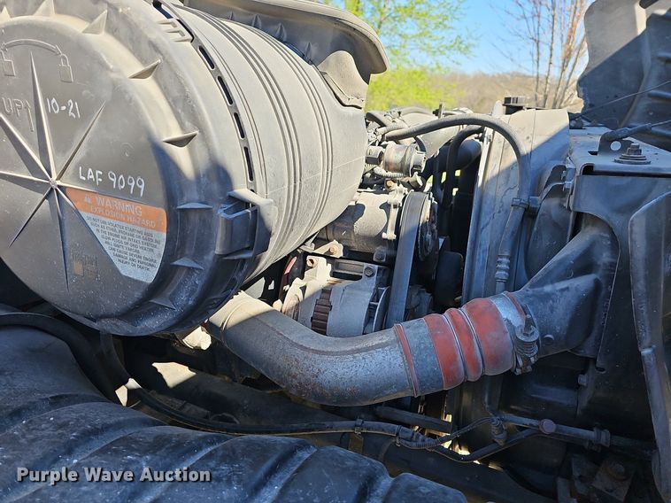 image for item MB9955 2007 International 4300  vacuum truck