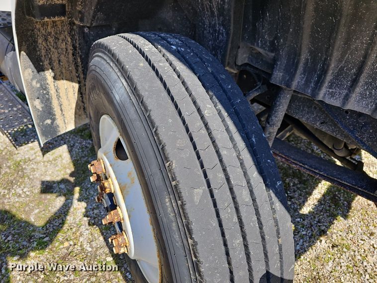 image for item MB9955 2007 International 4300  vacuum truck