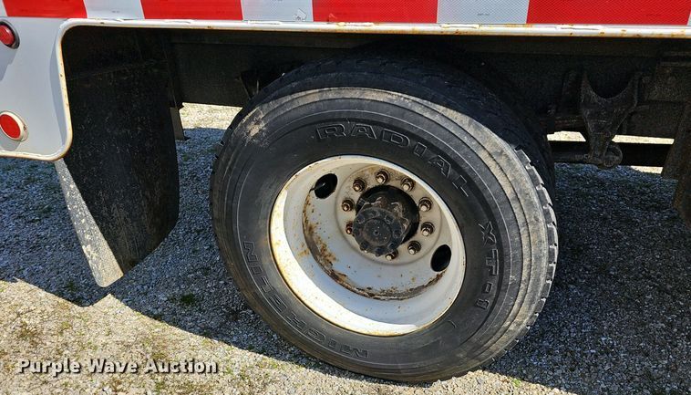 image for item MB9955 2007 International 4300  vacuum truck