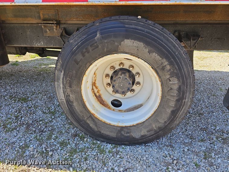 image for item MB9955 2007 International 4300  vacuum truck