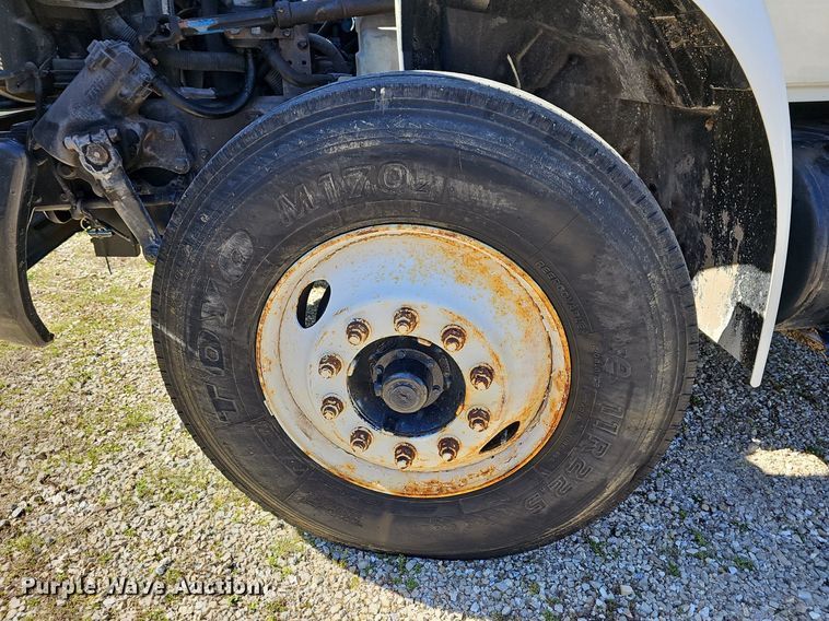 image for item MB9955 2007 International 4300  vacuum truck