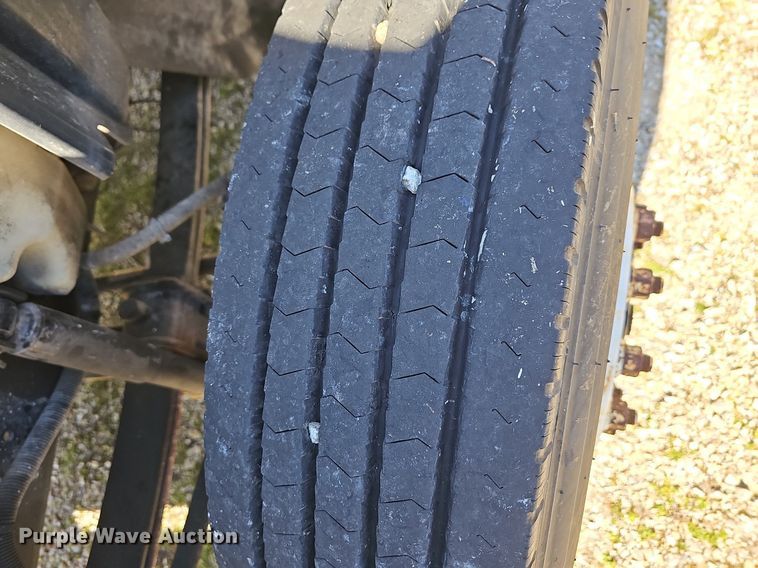 image for item MB9955 2007 International 4300  vacuum truck