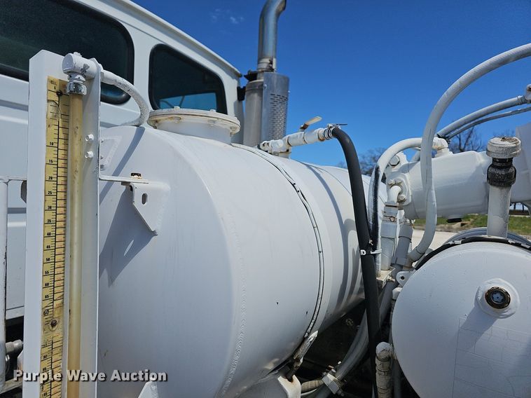 image for item MB9957 2004 Sterling L9500  ready mix truck