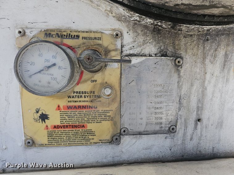 image for item MB9957 2004 Sterling L9500  ready mix truck